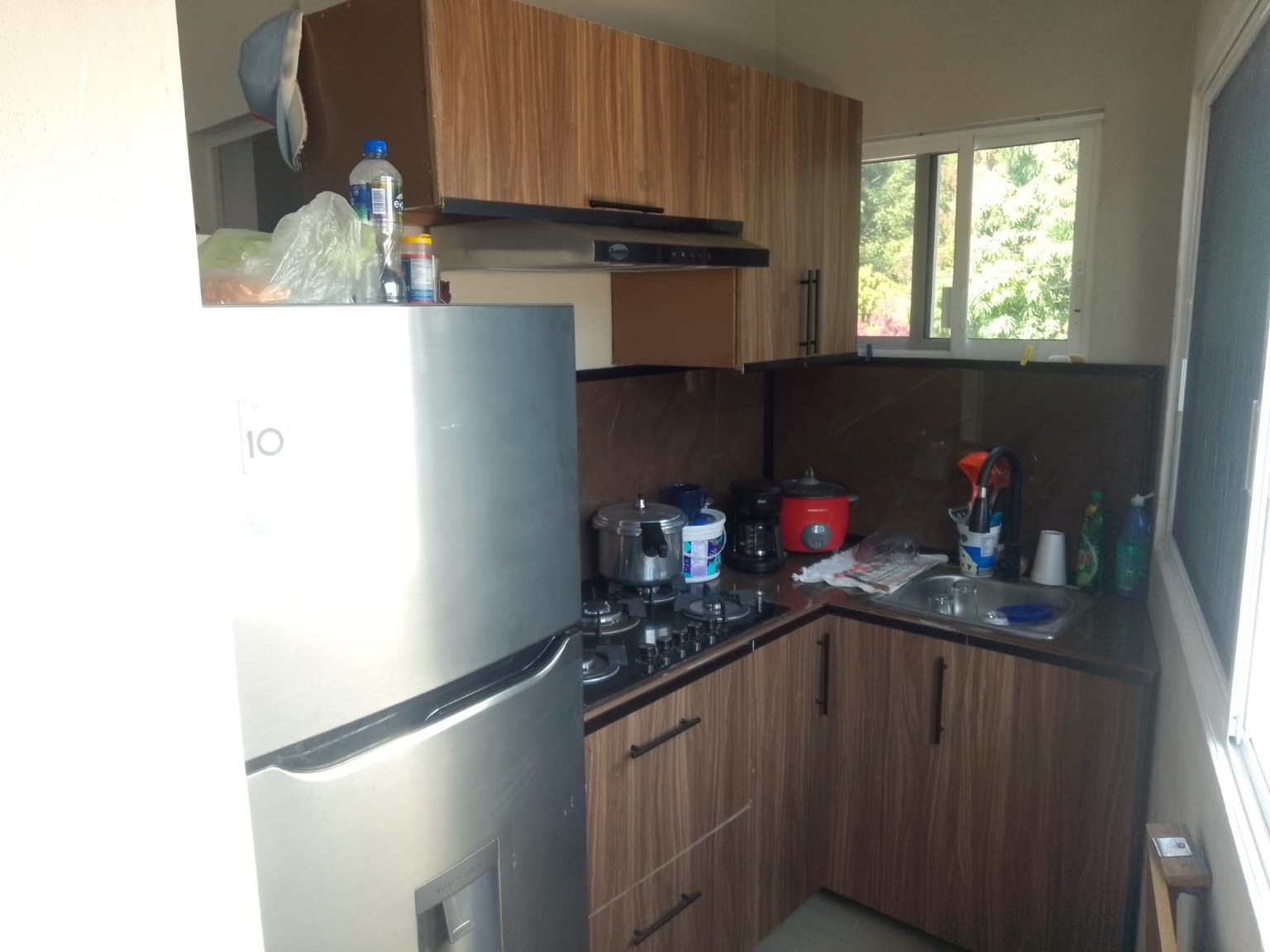 Cocina integral con acabado madera